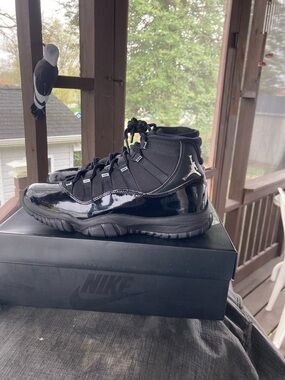 Nike Air Jordan 11 Cap and Gown Size 9 Mens